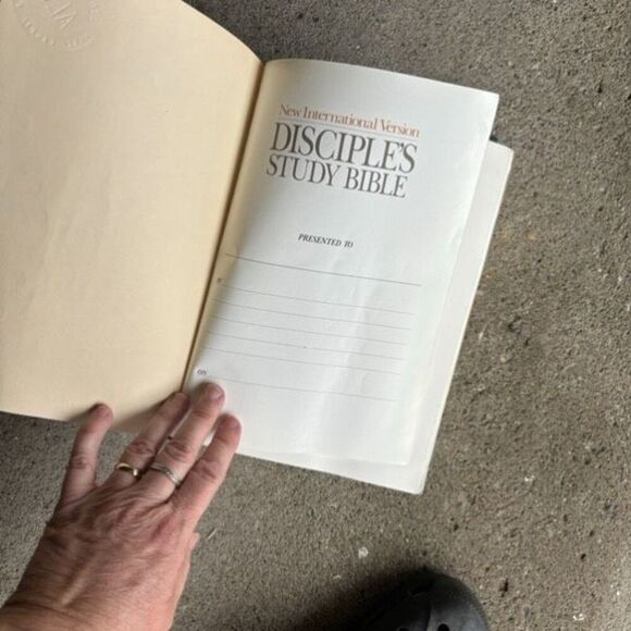 New International Version Disciple’s Study Bible - Picture 7 of 10